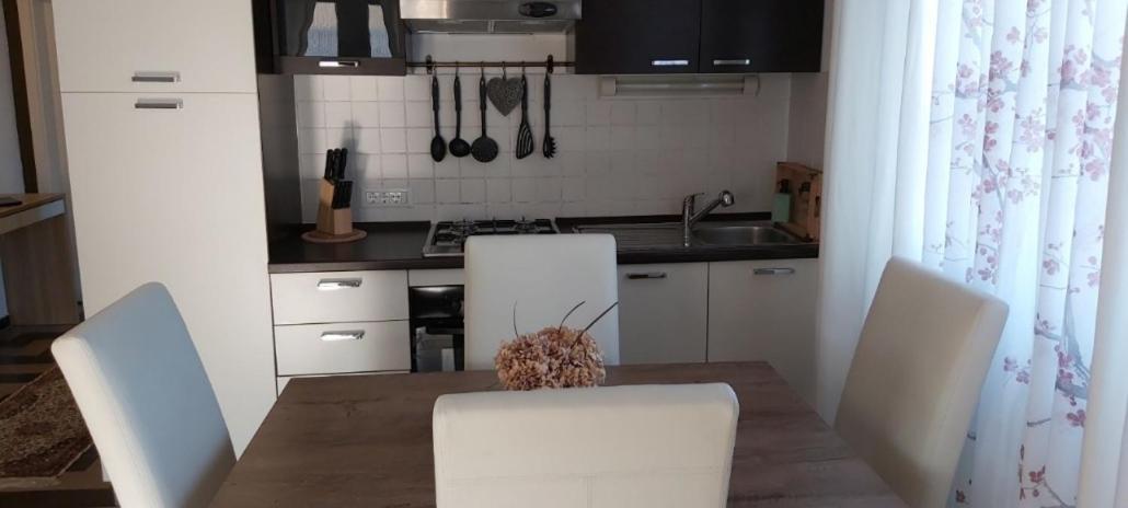 Apartment Iva Njivice Eksteriør billede