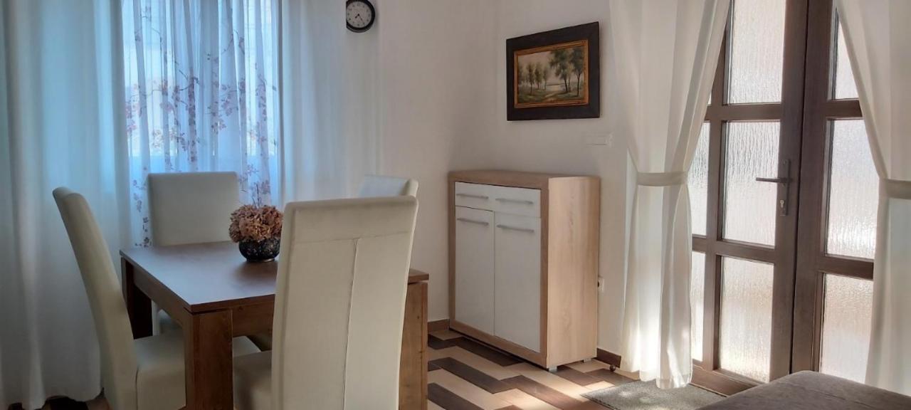 Apartment Iva Njivice Eksteriør billede
