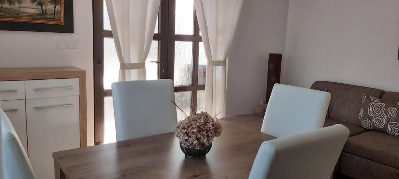 Apartment Iva Njivice Eksteriør billede