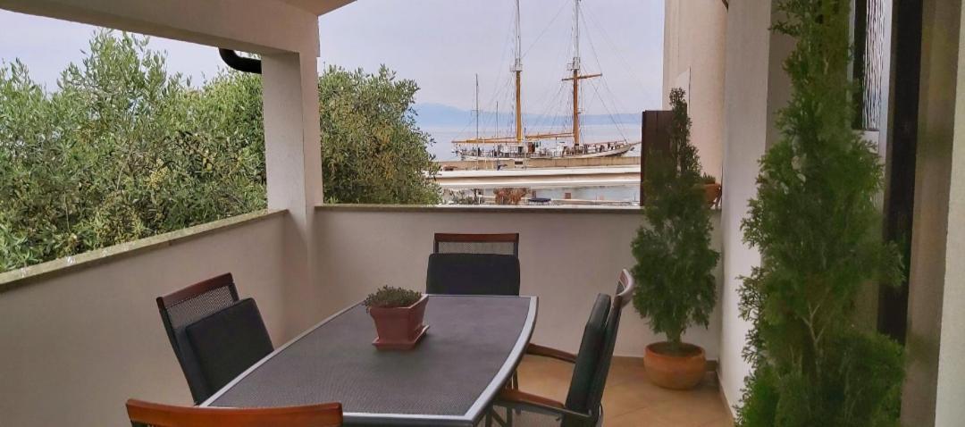 Apartment Iva Njivice Eksteriør billede