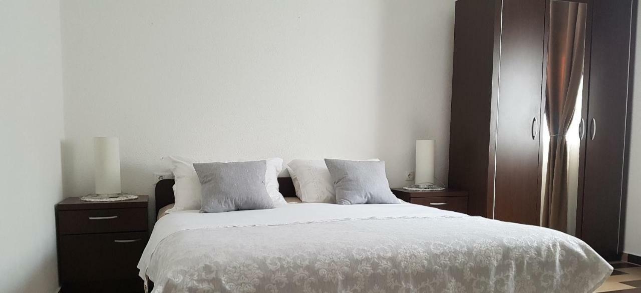 Apartment Iva Njivice Eksteriør billede