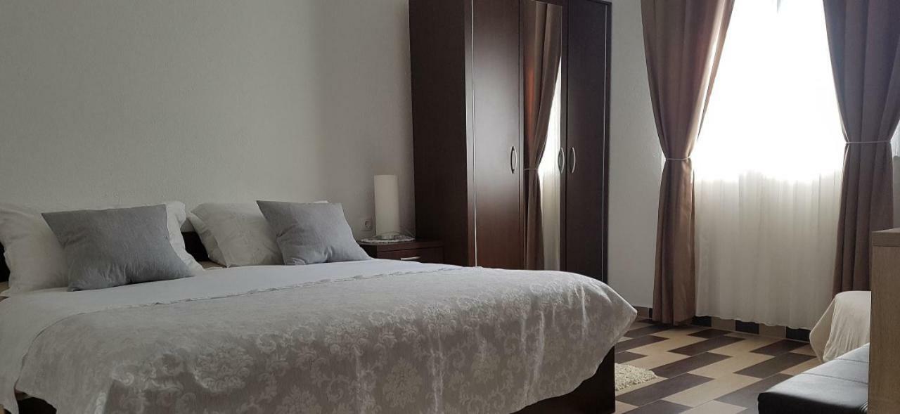 Apartment Iva Njivice Eksteriør billede